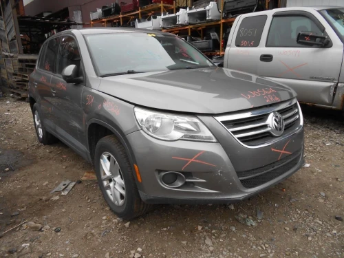 2009-2018 Volkswagen Tiguan 1833544 Front Right/Passenger Used OEM Steering Knuckle Spindle