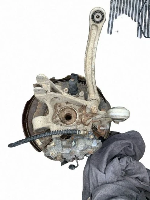 2010 Volkswagen Touareg Rear Used OEM Steering Knuckle Spindle