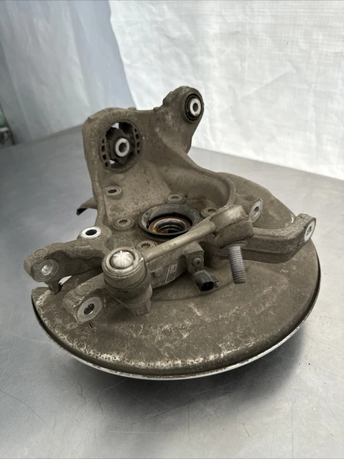 2016-2025 Volvo XC90 Rear Left/Driver With Hub Used OEM Steering Knuckle Spindle