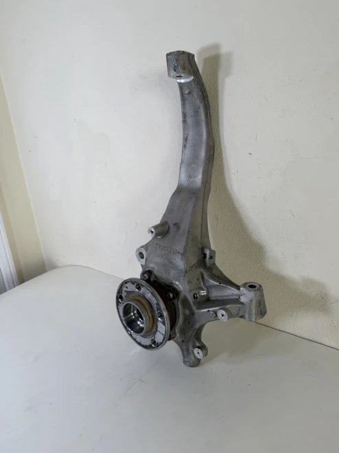 2016-2024 Volvo XC90 32298139 Front Left/Driver With Hub Used OEM Steering Knuckle Spindle
