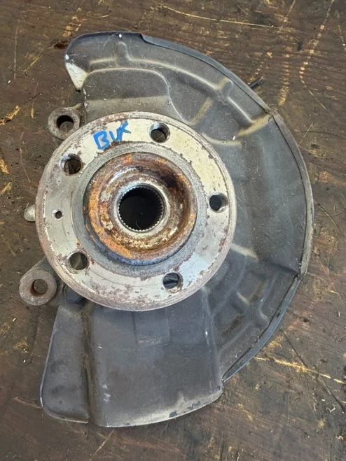 2007-2014 Volvo XC90 Front Left/Driver With Hub Used OEM Steering Knuckle Spindle