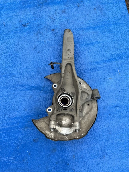 2016-2021 Volvo XC90 Right/Passenger AWD With Hub Used OEM Steering Knuckle Spindle