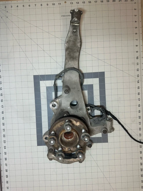 2017-2026 Volvo V90 31476611 Front Left/Driver AWD With Hub Used OEM Steering Knuckle Spindle