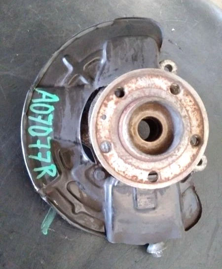 2001-2006 Volvo S60 Front Right/Passenger With Hub Used OEM Steering Knuckle Spindle