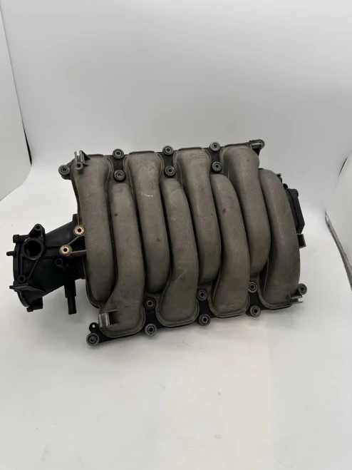 2009-2010 Audi / Volkswagen Q7 / Touareg 4.2L V8 Used OEM Intake Manifold 079133185CH