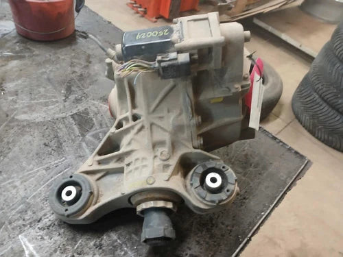 2015 Land Rover Range Rover Sport Rear Used OEM Differential Carrier Assembly used OEM differential carrier assembly