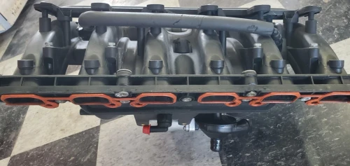 2002-2005 BMW 325i With Throttle Body Used Intake Manifold