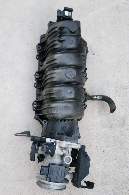 2000-2005 Buick LeSabre 3.8L Upper With Throttle Body Used OEM Intake Manifold