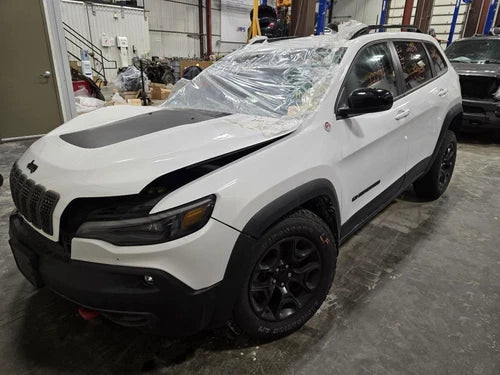 2014-2023 Jeep Cherokee Rear Carrier E875652 Used OEM Rear Differential Carriers used OEM rear differential carrier assembly