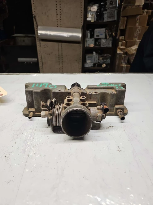 1996-1997 Chevrolet Cavalier Upper With Throttle Body Used Intake Manifold