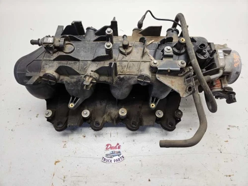 1999-2002 Chevrolet / GMC Sierra / Silverado 4.8L / 5.3L / 6.0L Used OEM Intake Manifold