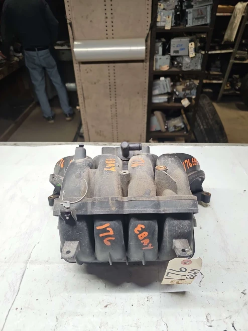2008-2012 Chevrolet / Pontiac Malibu / HHR / Cobalt / G5 2.4L Used Intake Manifold