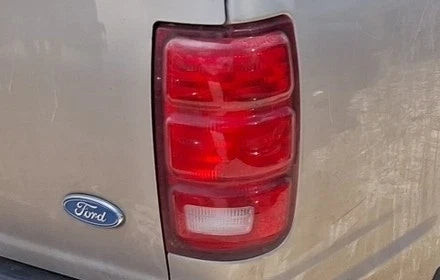 1997 Ford Expedition Passenger RH Tail Light lamp OEM OEM used OEM tail light assembly