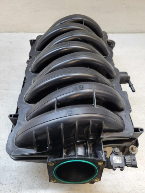 2015-2020 Chevrolet Suburban / Tahoe 5.3L Used OEM Intake Manifold