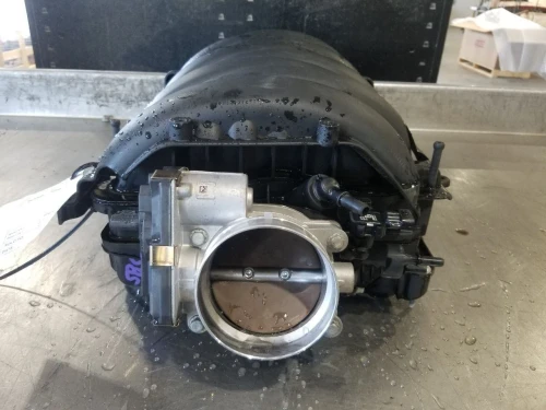 Chevrolet Silverado 6.6L With Throttle Body Used Intake Manifold