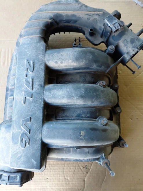 2006-2010 Chrysler / Dodge 300 / Charger / Magnum 2.7L Upper Used Intake Manifold 04591862AI
