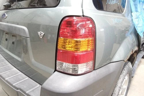 2001 2002 2003 2004 2005 2006 2007 Ford Escape Passenger RH Tail Light Lamp OEM used OEM tail light assembly
