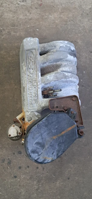 1986 Ford F-150 / Bronco 5.0L Upper Used Intake Manifold