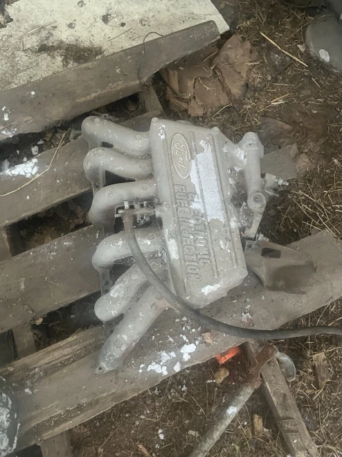 1987-1996 Ford F-150 / Bronco / F-250 4.9L Upper Used Intake Manifold