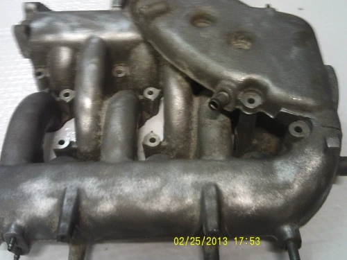 2001 Ford Mustang 3.8L / 3.9L Upper Used OEM Intake Manifold XR3E-9425-AD