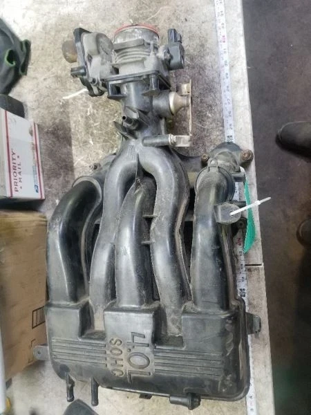 2004-2005 Ford Explorer 4.0L With Throttle Body Used Intake Manifold