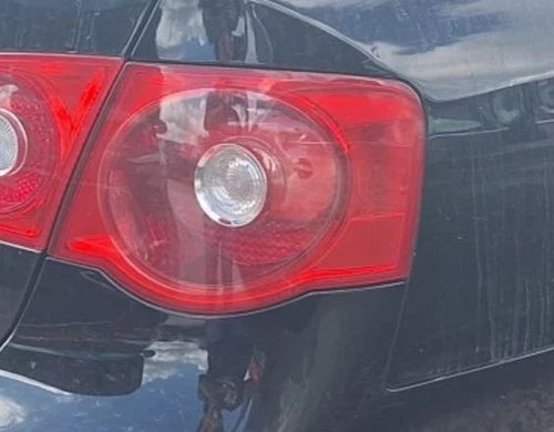 2005 Volkswagen Jetta Quarter Mount Passenger RH Tail Light Lamp OEM OEM used OEM tail light assembly