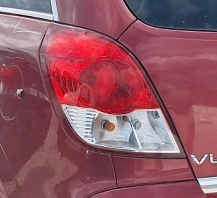 2008-2009 Saturn VUE Driver LH Tail Light Lamp OEM OEM used OEM tail light assembly