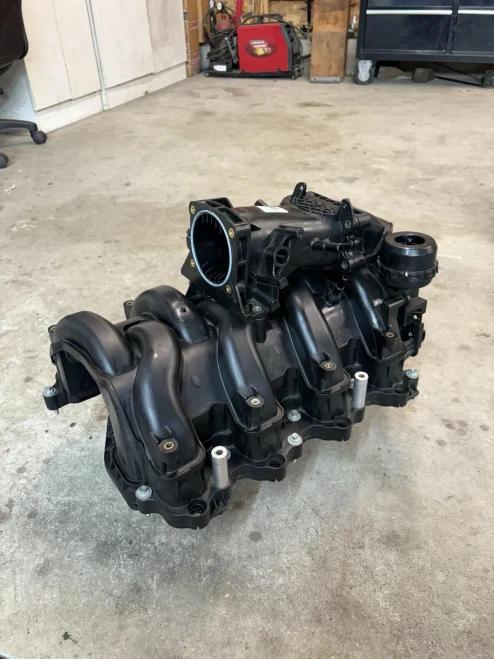 2020-2022 Ford F-250 6.2L V8 Used Intake Manifold