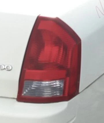 05-07 Chrysler 300 Right Passenger Quarter Mounted Tail Light Lamp OEM OEM used OEM tail light assembly