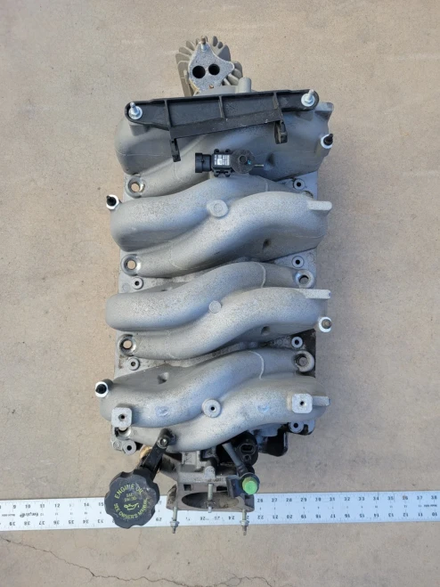 2001-2006 GMC / Chevrolet Silverado / Sierra 8.1L Used Intake Manifold 12570574