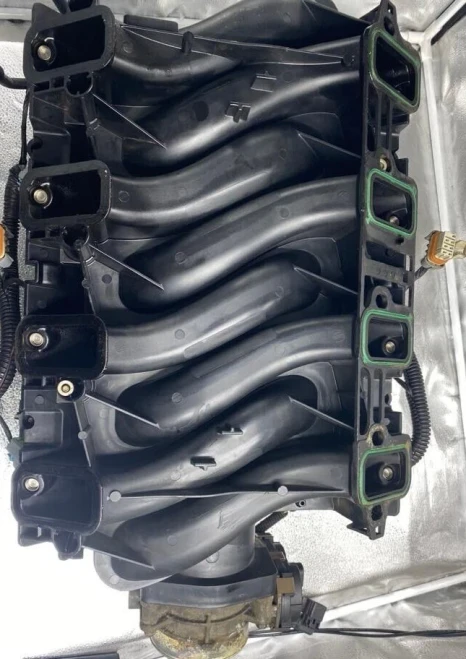 2007 GMC Yukon 6.2L Used Intake Manifold 25379712