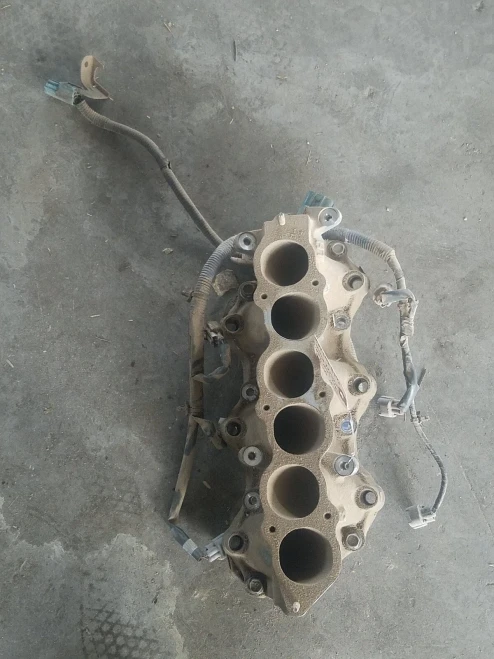 2003-2007 Infiniti / Nissan G35 / M35 / 350Z Lower Left Used Intake Manifold 14003-AM610
