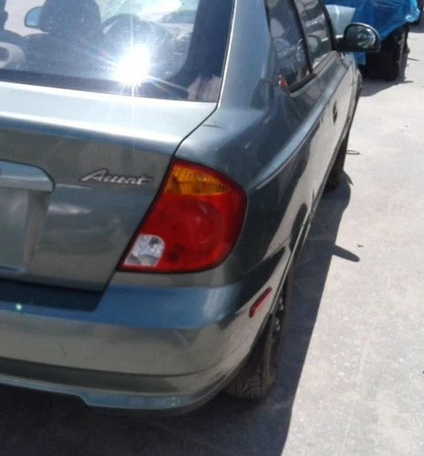 03 04 05 06 Hyundai Accent Right Passenger Quarter Mounted Tail Light OEM OEM used OEM tail light assembly