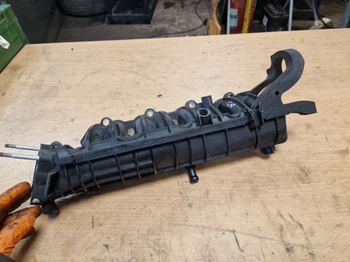 Kia Carens 1.7L Diesel Used Intake Manifold