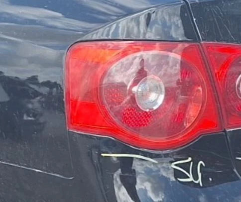 2005 Volkswagen Jetta Quarter Mount Driver LH Tail Light Lamp OEM OEM used OEM tail light assembly