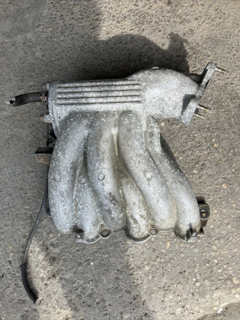 1999-2000, 2002-2003 Lexus RX300 / ES300 Upper Used Intake Manifold