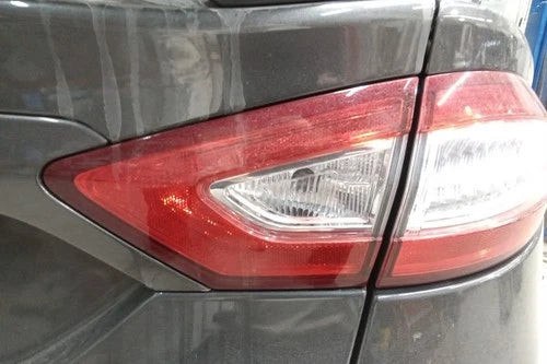 13 14 15 16 Ford Fusion SE Passenger RH Lid Mounted Tail Light Lamp OEM used OEM tail light assembly