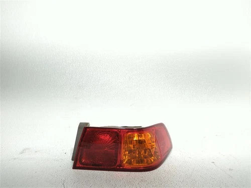 2000 Toyota Camry Quarter Panel Mounted Tri Used OEM Right Tail Light Assembly