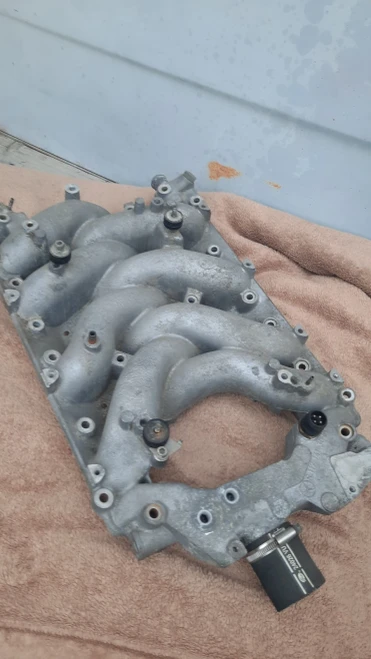 Mercedes-Benz R107 5.6L V8 Used Intake Manifold 1171410201