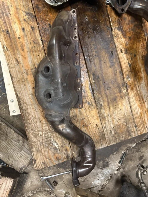 2003 Audi RS6 4.2L Pair Used OEM Exhaust Manifold 077253033AA / 077253034AA