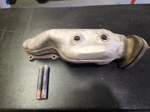 2004-2006 Audi A8 4.2L Left Header Used OEM Exhaust Manifold 077253033