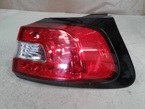 2018 Jeep Cherokee Tail Light Assembly Passenger Side RH OEM used OEM tail light assembly