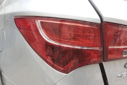 13 14 15 16 Hyundai Santa Fe Driver LH Quarter Mounted Tail Light Lamp OEM used OEM tail light assembly