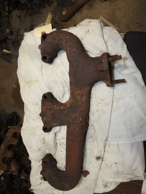 1971-1973 Chevrolet Chevelle / Camaro Left 350 engine Used Exhaust Manifold 3989043