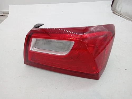 2018 chevrolet Malibu Passenger RH Tail Lamp Assembly OEM used OEM tail light assembly