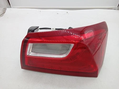 2018 Chevrolet Malibu Passenger RH Tail Lamp Assembly OEM used OEM tail light assembly
