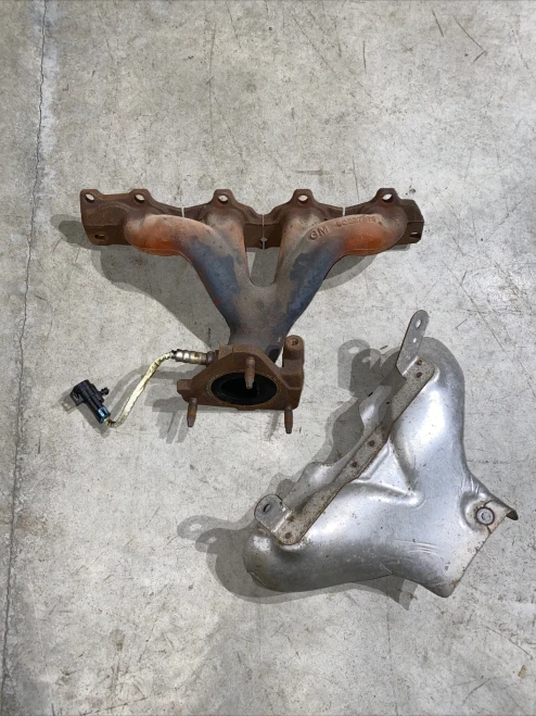 2002-2005 Chevrolet Cavalier 2.2L With Heat Shield Used Exhaust Manifold