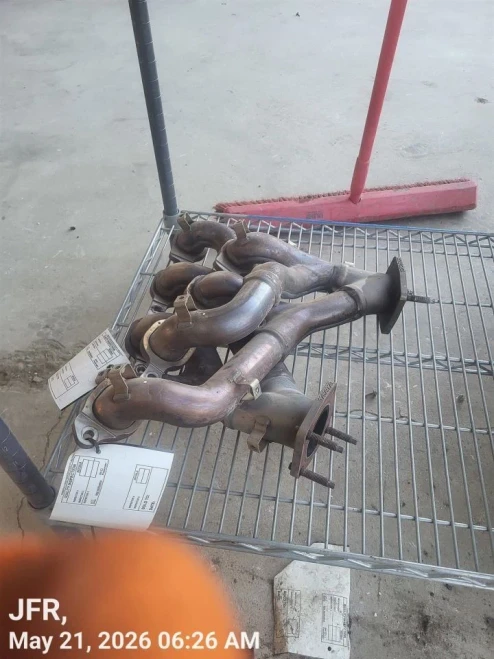 2016-2024 Chevrolet Camaro Right Used OEM Exhaust Manifold 12629729