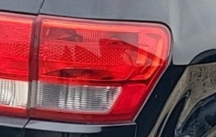 2011-2013 Jeep Grand Cherokee Quarter Mount Passenger RH Tail Light Lamp OEM OEM used OEM tail light assembly