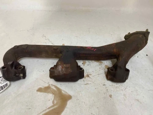 Chevrolet / GMC / Ram Suburban / 1500 5.7L Right 350 engine Used Exhaust Manifold